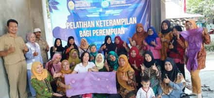 Peningkatan Peran Perempuan Desa Melalui Kegiatan Pelatihan Keterampilan